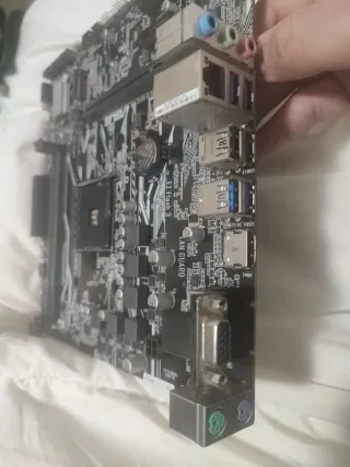 Dos placas ASUS Prime A320M-K y TUF B450-Plus