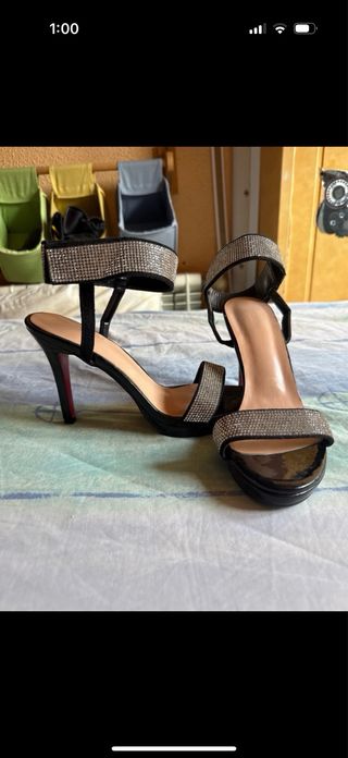 Zapatos de tacón SHEIN negros y plateados