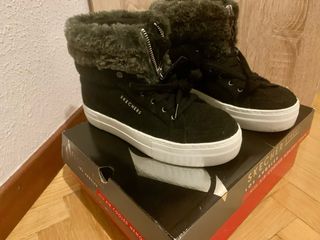 Botas Skechers Mujer Negras con Forro Gris