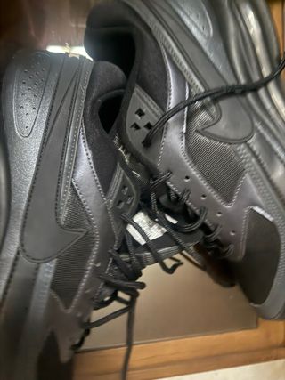 Zapatillas Nike Negras y Grises