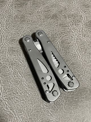 Multiherramienta de acero inoxidable