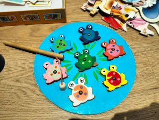 Lote 4 juegos madera cohete, dominó, puzzle, pesca