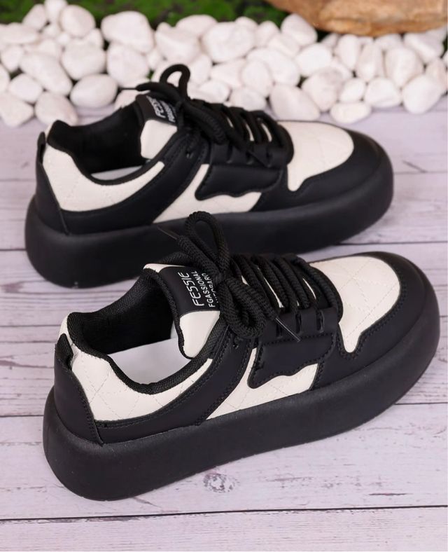 Zapatillas Mujer Negras y Blancas