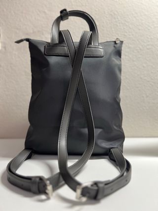 Mochila gris casual sin estrenar