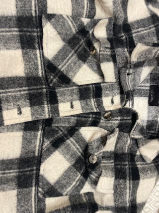 Abrigo cuadros Pull&Bear negro y blanco