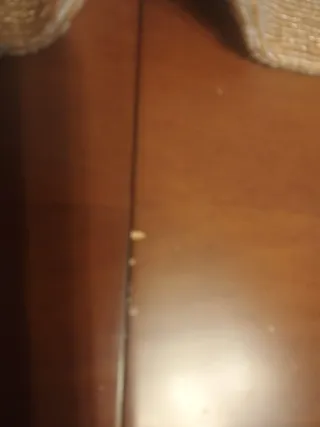 Mesa de comedor y 4 sillas de madera