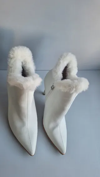 Botines blancos con pelo