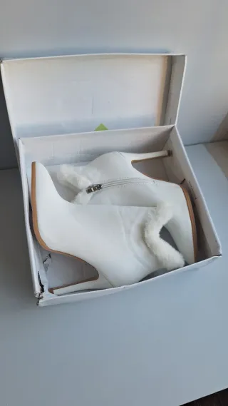 Botines blancos con pelo