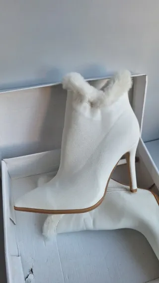 Botines blancos con pelo