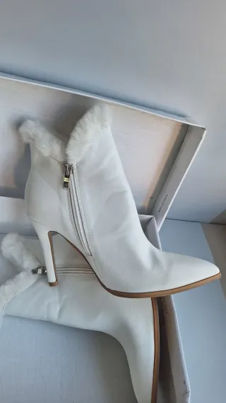 Botines blancos con pelo
