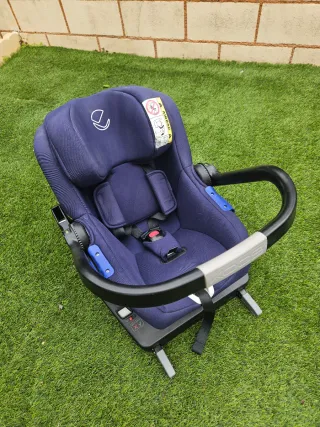 Silla de coche Jané y capazo azul
