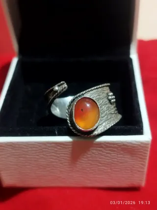 ÁNILLO ANTIGUO DE  PLATA con piedra cornalina