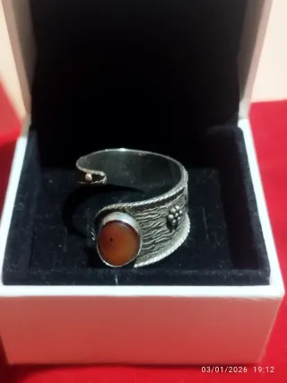 ÁNILLO ANTIGUO DE  PLATA con piedra cornalina