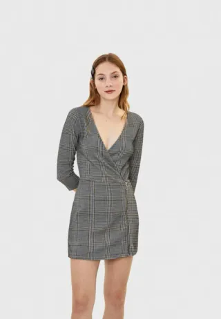 Vestido de cuadros cruzado