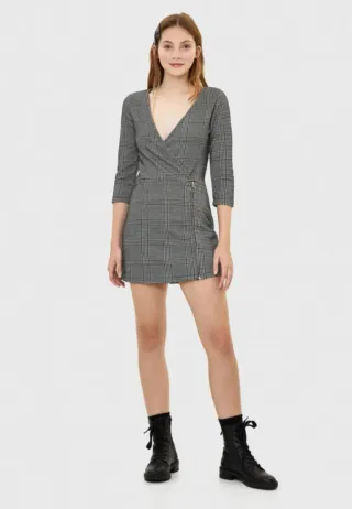 Vestido de cuadros cruzado