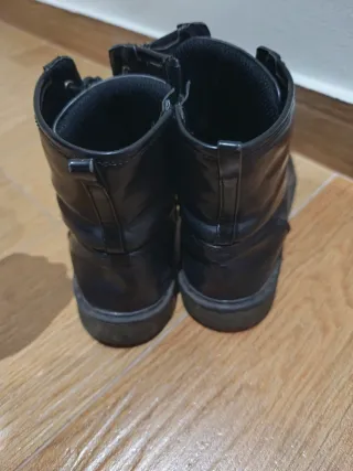 Stivali neri in pelle cerniera Bata suola gomma