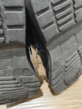 Stivali neri in pelle cerniera Bata suola gomma