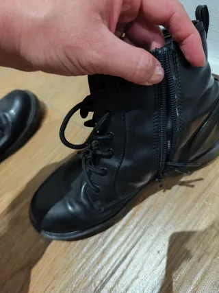 Stivali neri in pelle cerniera Bata suola gomma