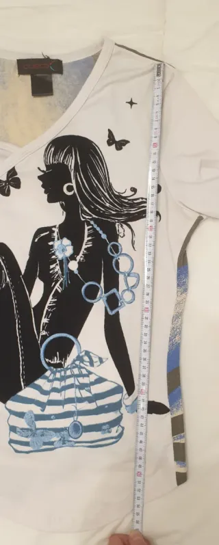 Camiseta asimétrica con estampado