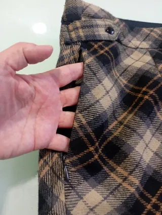 Falda de cuadros beige y negra