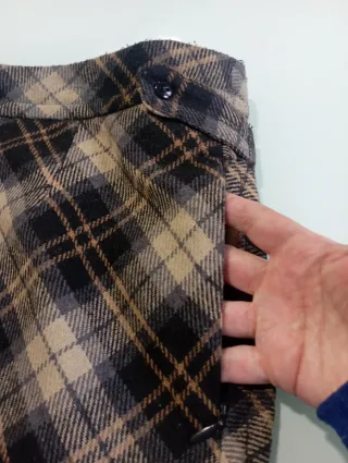 Falda de cuadros beige y negra