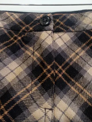 Falda de cuadros beige y negra