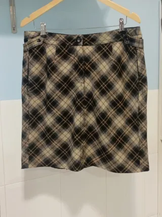 Falda de cuadros beige y negra