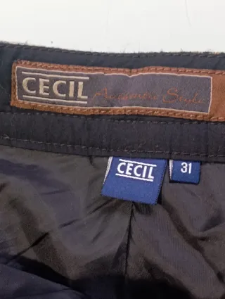 Falda de cuadros beige y negra