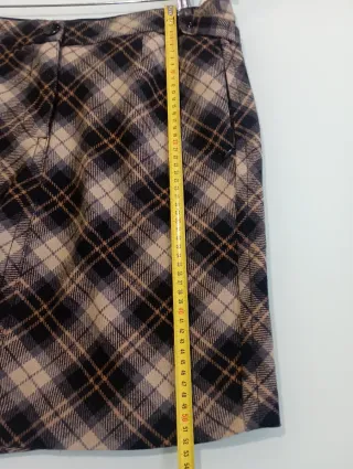 Falda de cuadros beige y negra