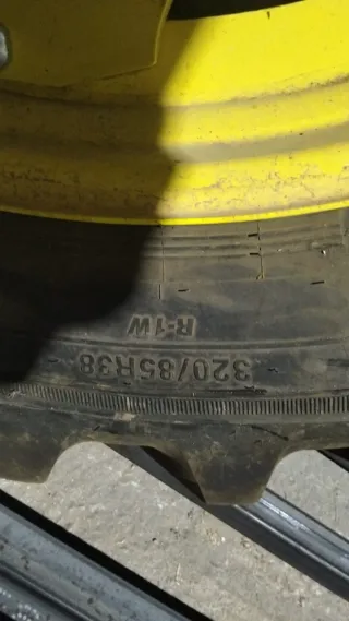 Neumático Tractor estrechos John Deere 6155R