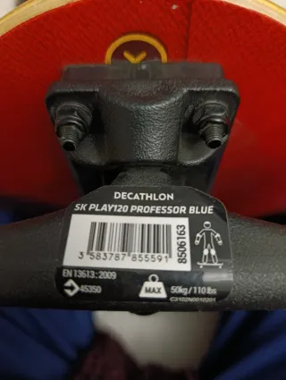 Skate Decathlon Negro diseño Patas Huella