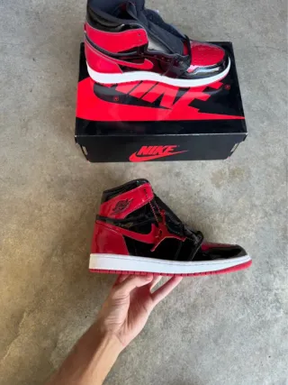 Jordan 1 Retro High OG Black Patent Talla 40