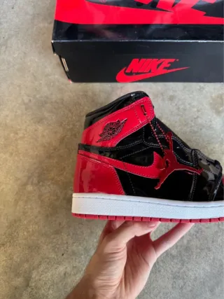 Jordan 1 Retro High OG Black Patent Talla 40