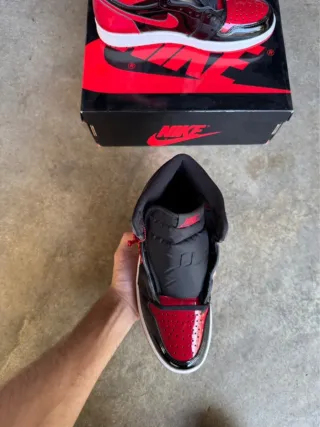 Jordan 1 Retro High OG Black Patent Talla 40