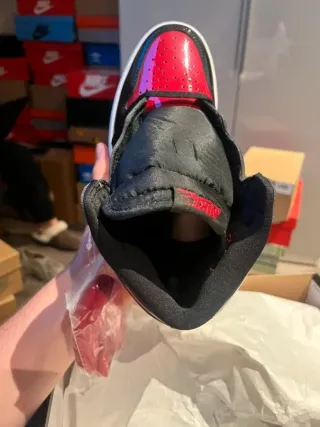 Jordan 1 Talla 40 Negro Rojo Patent