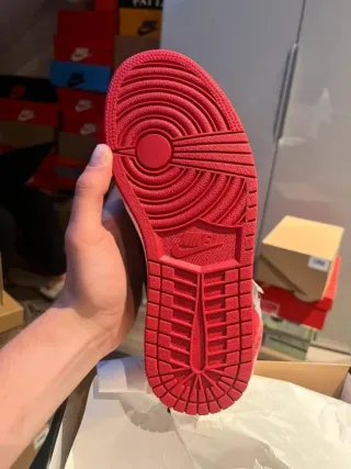 Jordan 1 Talla 40 Negro Rojo Patent