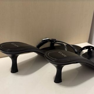 Sandalias Mango Tacón Negro Ojales Tira Cruzada