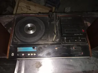 Tocadiscos y altavoces vintage