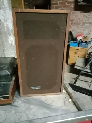 Tocadiscos y altavoces vintage