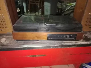 Tocadiscos y altavoces vintage