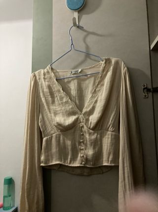 Blusa Stradivarius beige manga larga