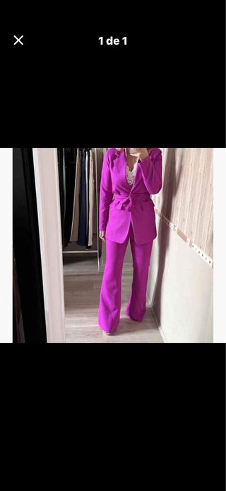 Traje de chaqueta morado con etiqueta