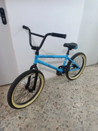 Bicicleta BMX azul