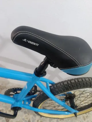 Bicicleta BMX azul