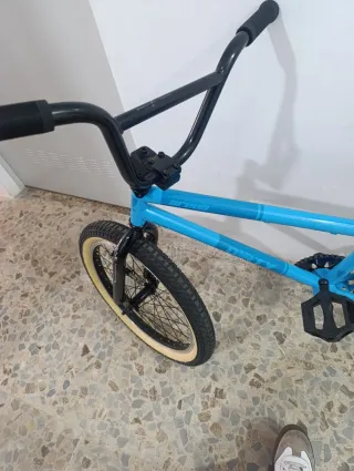 Bicicleta BMX azul