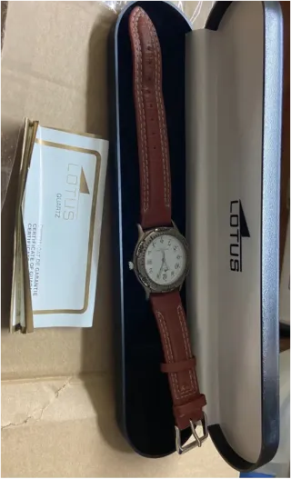 Reloj Lotus Cuarzo Marrón y Plateado