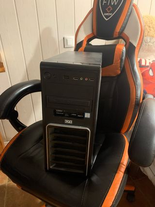 Torre de Ordenador Negra