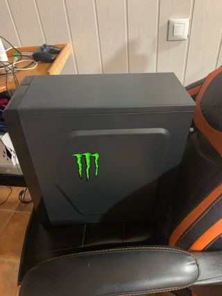 Torre de Ordenador Negra