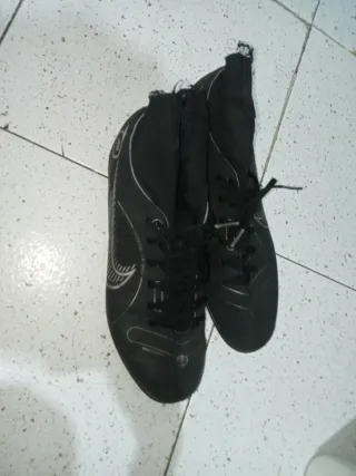 Botas de fútbol Nike negras gama alta