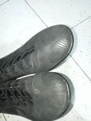 Botas de fútbol Nike negras gama alta